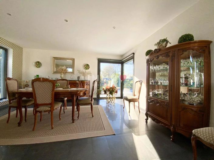 Image No.9-3 Bed House for sale