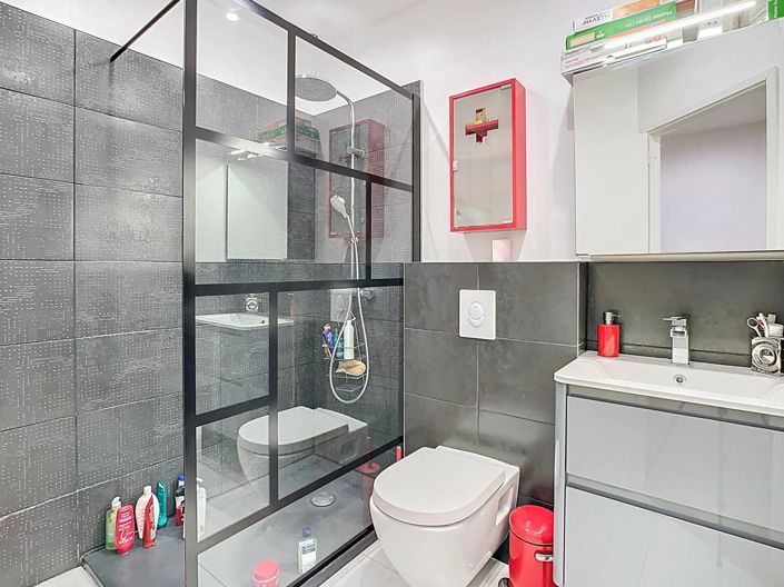 Image No.10-5 Bed Property for sale