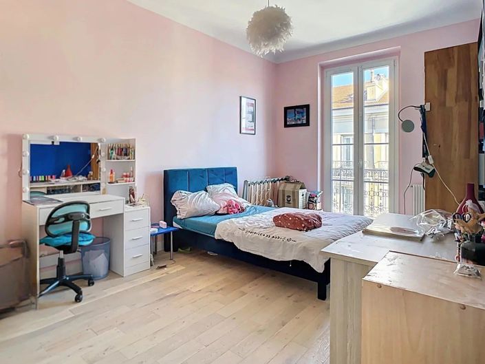 Image No.4-5 Bed Property for sale