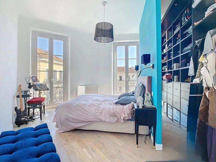 Image No.5-5 Bed Property for sale