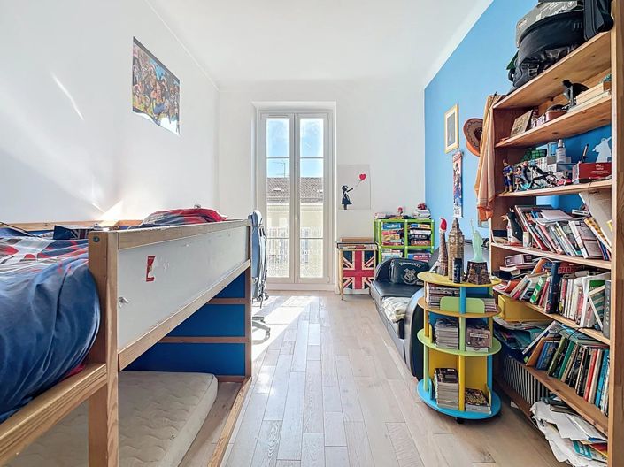 Image No.6-5 Bed Property for sale