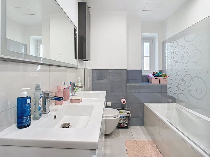 Image No.9-5 Bed Property for sale