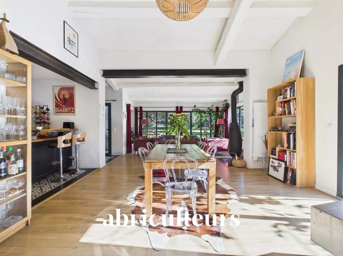 Image No.3-4 Bed House for sale