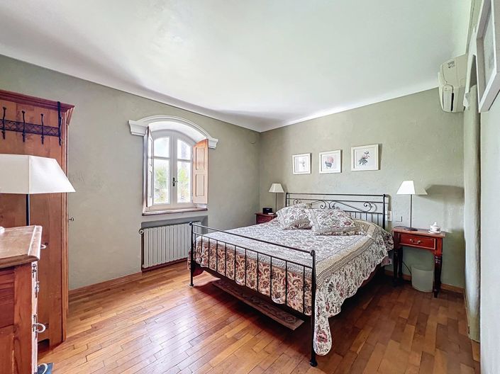 Image No.18-5 Bed House for sale