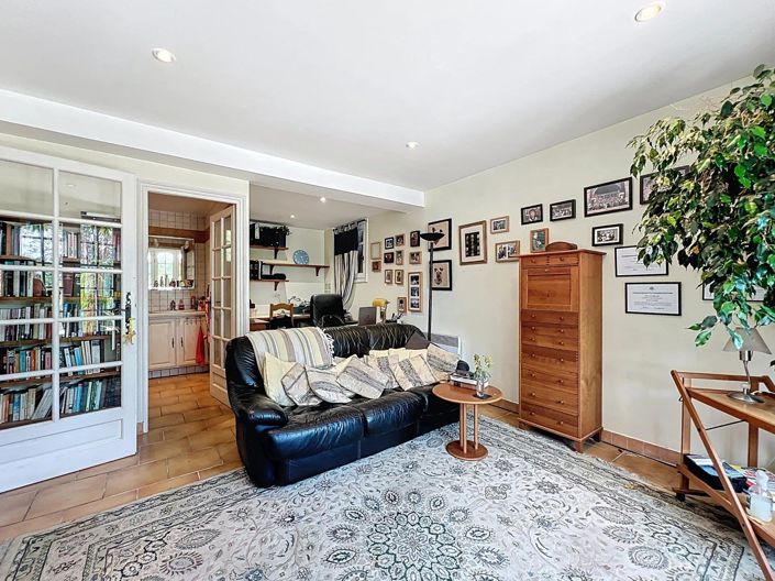 Image No.19-5 Bed House for sale