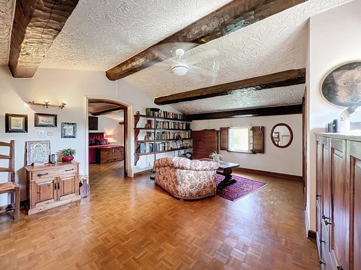 Image No.20-5 Bed House for sale