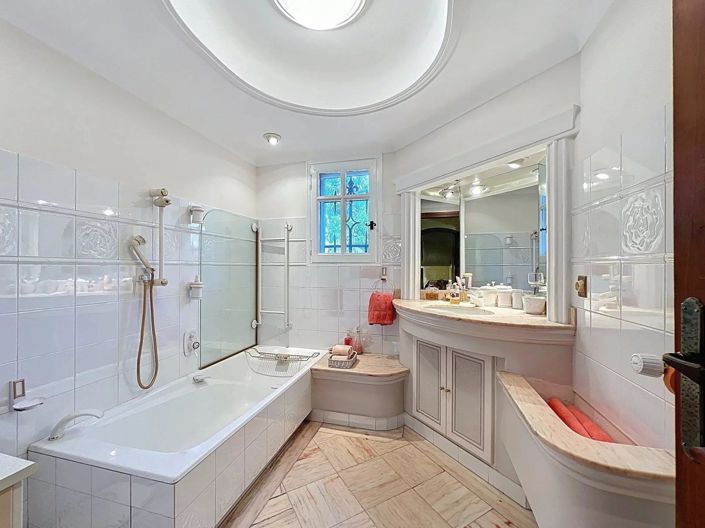 Image No.22-5 Bed House for sale