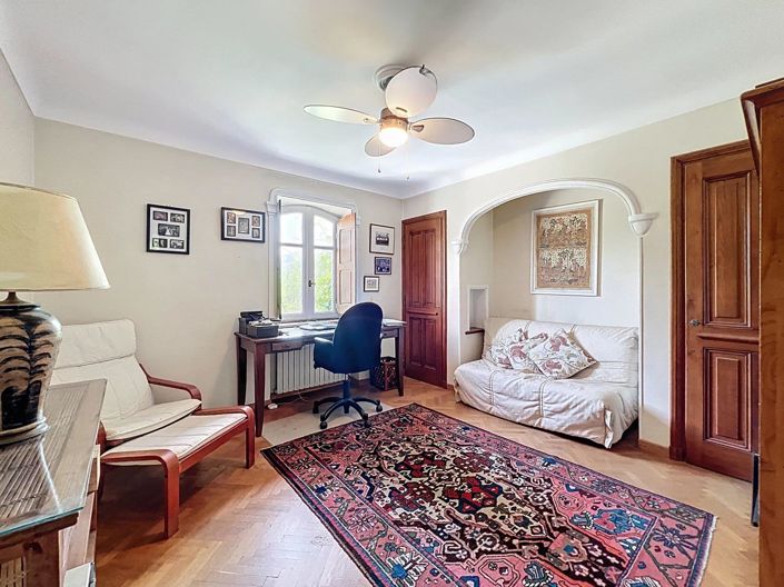 Image No.24-5 Bed House for sale