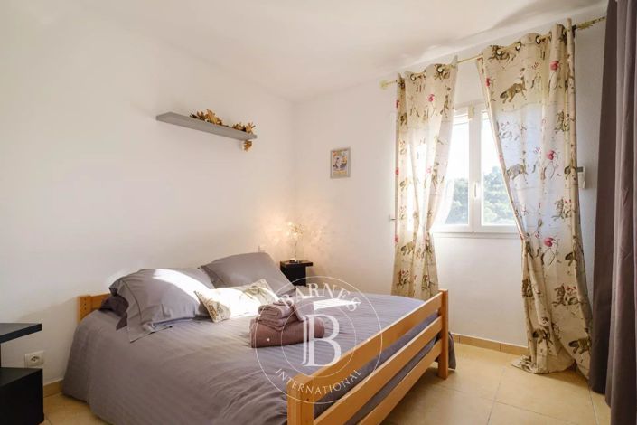 Image No.11-3 Bed Property for sale