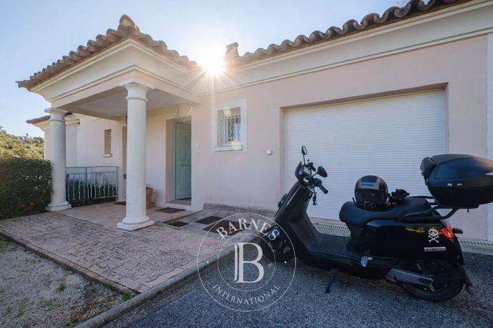 Image No.6-3 Bed Property for sale