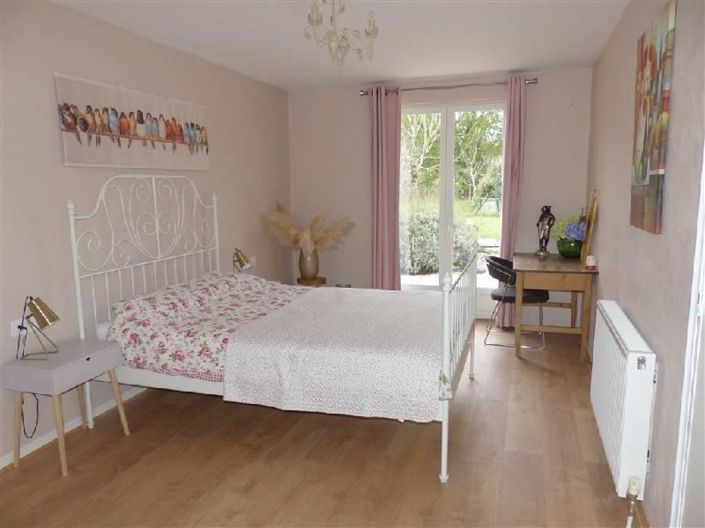 Image No.8-5 Bed House for sale