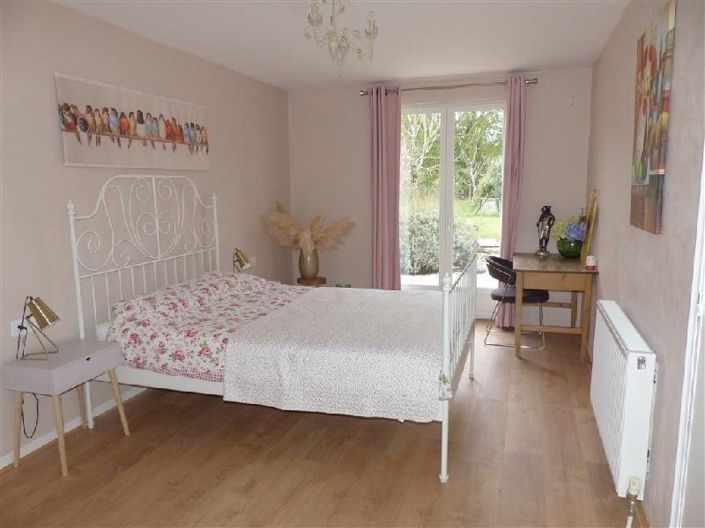 Image No.8-5 Bed House for sale