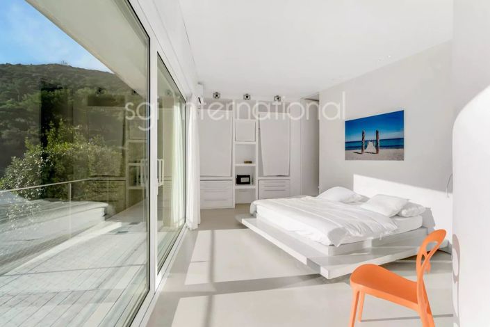 Image No.11-5 Bed House for sale