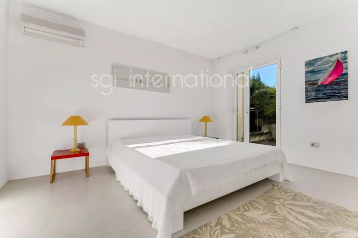 Image No.12-5 Bed House for sale