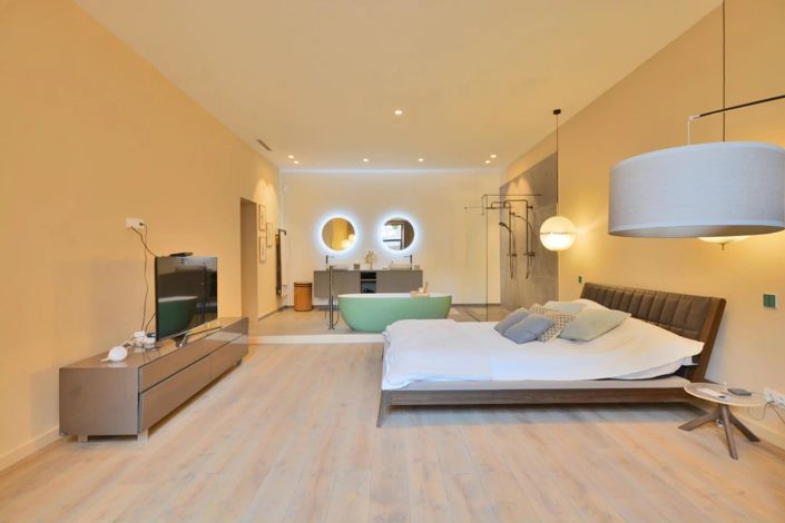 Image No.17-3 Bed Property for sale