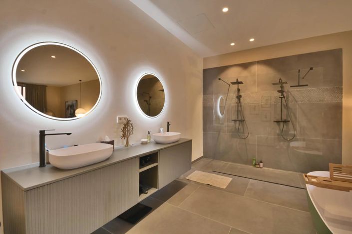 Image No.18-3 Bed Property for sale