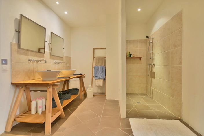 Image No.24-3 Bed Property for sale