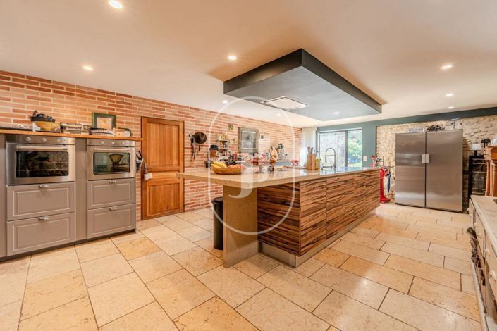 Image No.6-6 Bed House for sale