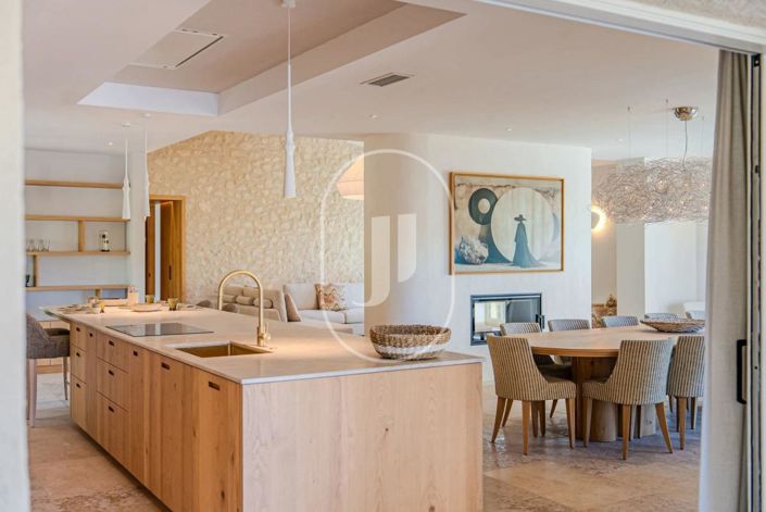 Image No.6-6 Bed House for sale