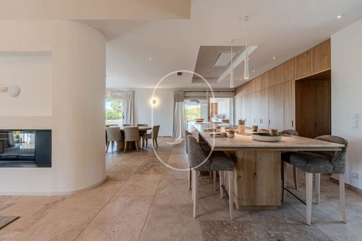 Image No.7-6 Bed House for sale