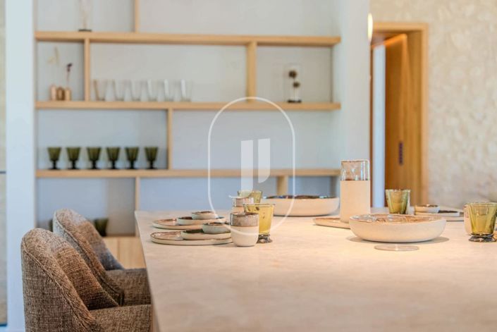 Image No.8-6 Bed House for sale