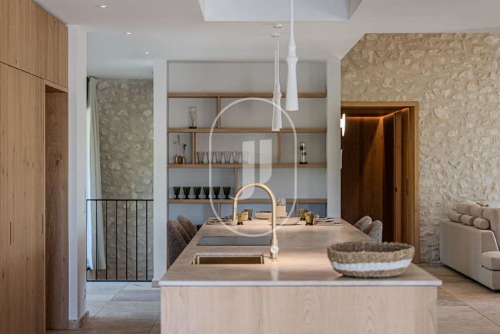 Image No.9-6 Bed House for sale