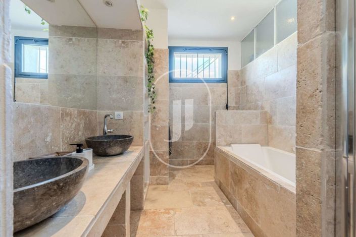 Image No.13-4 Bed House for sale