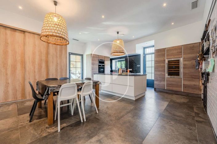 Image No.6-4 Bed House for sale