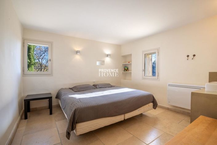 Image No.6-5 Bed House for sale