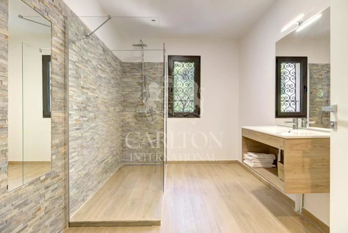 Image No.16-5 Bed House for sale