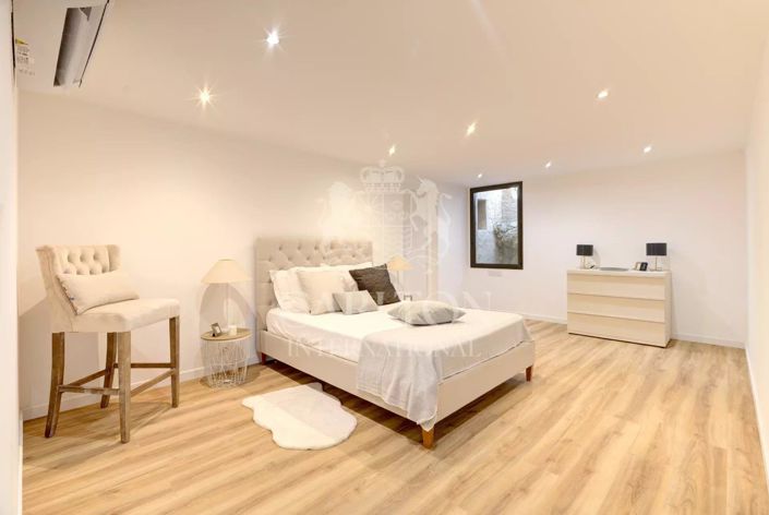 Image No.20-5 Bed House for sale