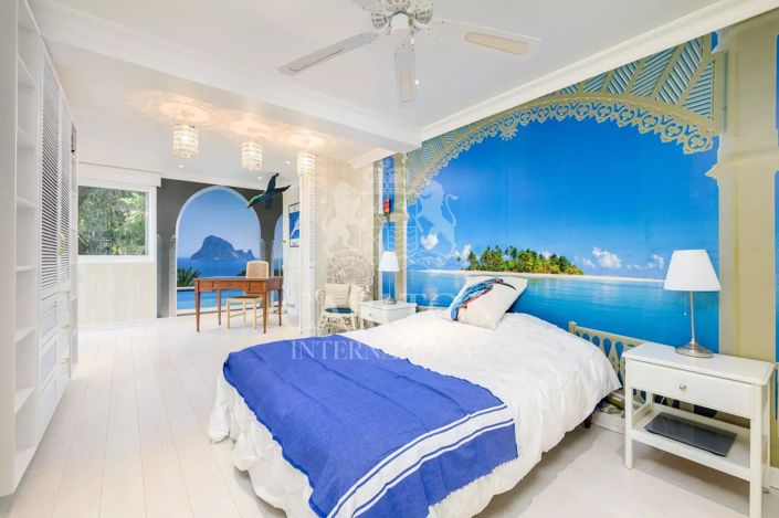 Image No.17-6 Bed House for sale