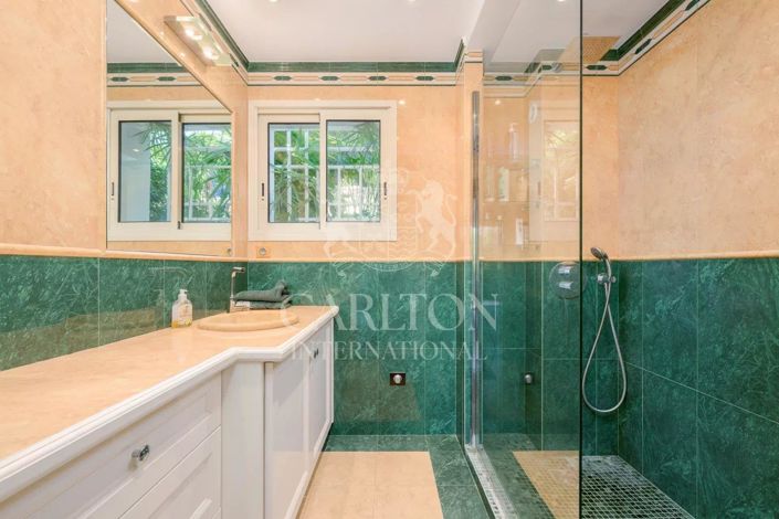 Image No.18-6 Bed House for sale