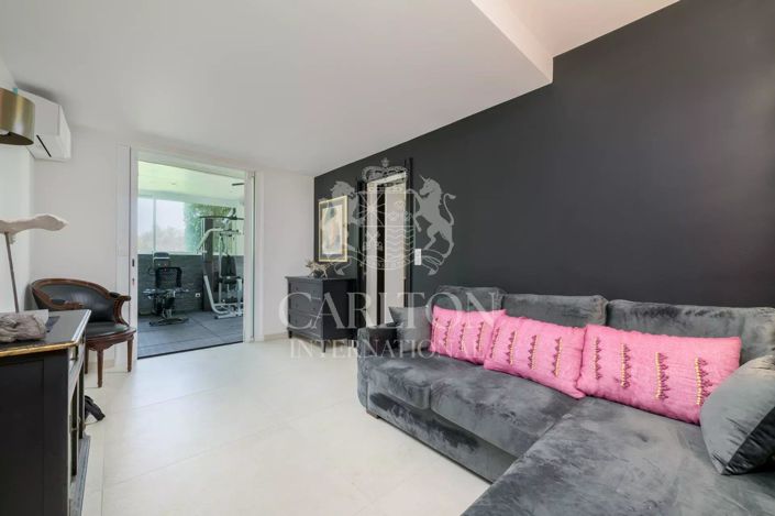 Image No.19-6 Bed House for sale