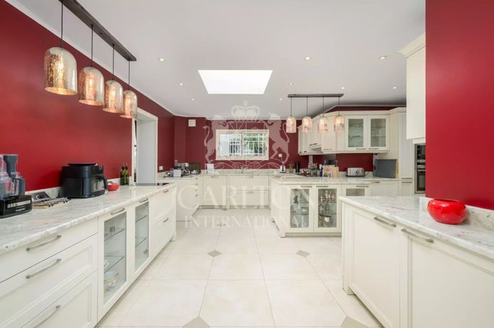 Image No.6-6 Bed House for sale