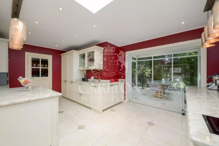 Image No.7-6 Bed House for sale