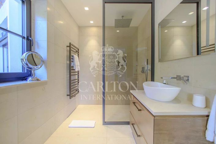 Image No.11-6 Bed House for sale