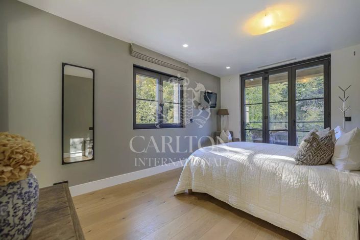 Image No.12-6 Bed House for sale