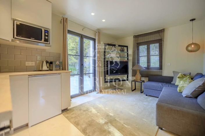 Image No.16-6 Bed House for sale