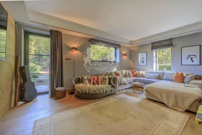 Image No.18-6 Bed House for sale