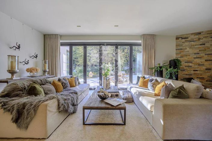 Image No.3-6 Bed House for sale