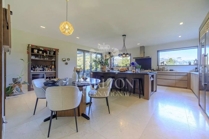 Image No.4-6 Bed House for sale