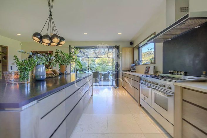 Image No.5-6 Bed House for sale