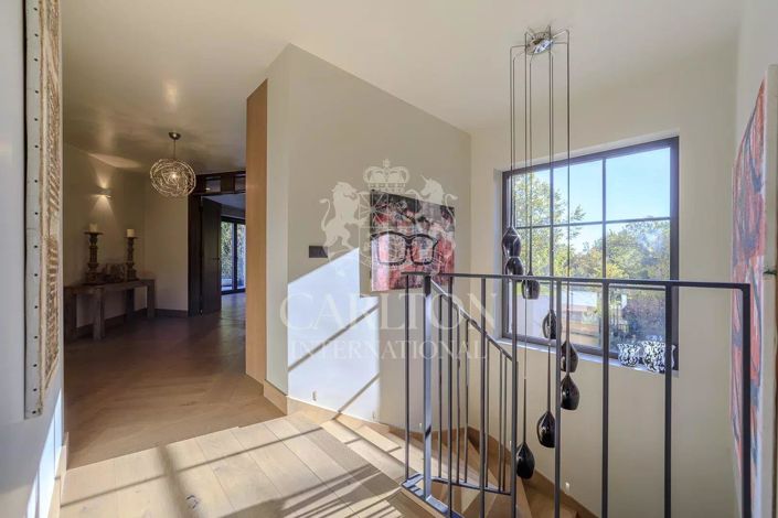 Image No.7-6 Bed House for sale