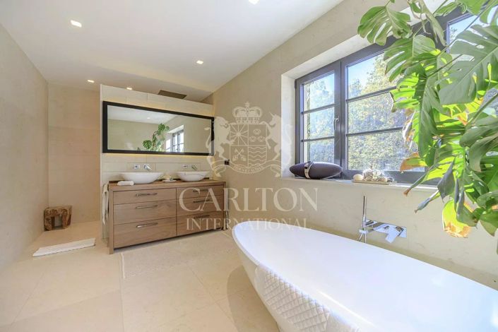 Image No.9-6 Bed House for sale