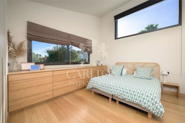 Image No.15-4 Bed House for sale