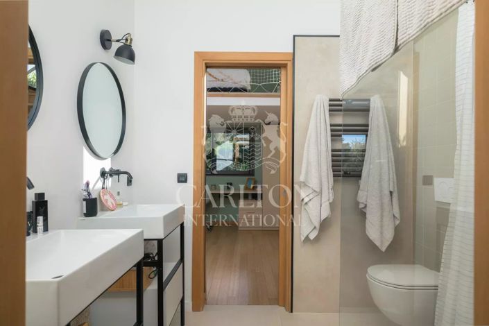 Image No.20-4 Bed House for sale