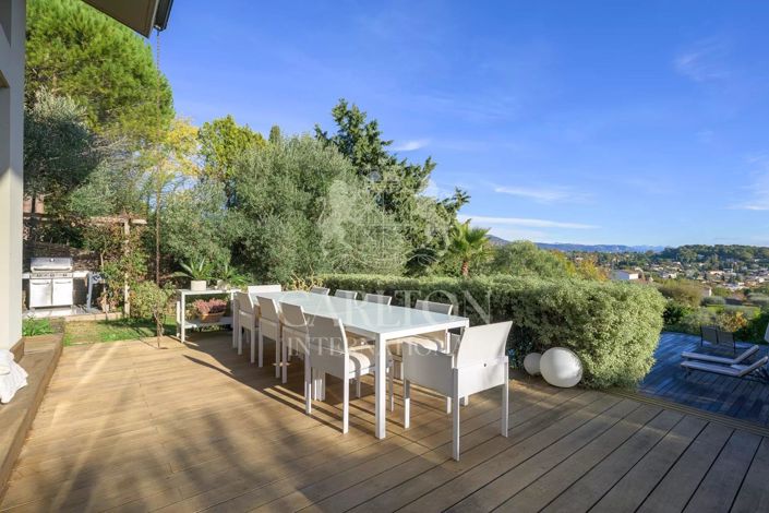 Image No.8-4 Bed House for sale