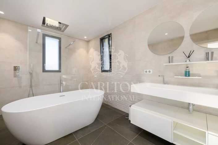 Image No.13-5 Bed House for sale