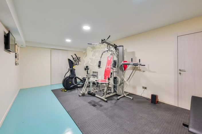 Image No.20-5 Bed House for sale